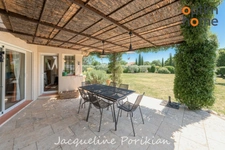 Bastide 7 pièces  : le calme aux portes de Pertuis