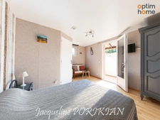 La Motte d'Aigues : Maison provençale avec piscine et dépendance, sur 3 160 m² de terrain paysager avec piscine