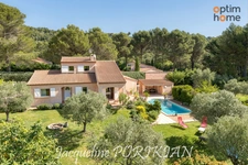La Motte d'Aigues : Maison provençale avec piscine et dépendance, sur 3 160 m² de terrain paysager avec piscine