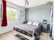 La Motte d'Aigues : Maison provençale avec piscine et dépendance, sur 3 160 m² de terrain paysager avec piscine