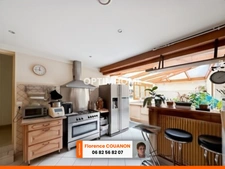 SAINT ARNOULT EN YVELINES. Maison ancienne de 101 m² avec du potentiel. 3 Chambres, garage avec un terrain à bâtir 