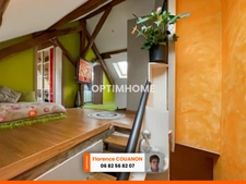 DOURDAN, maison de ville ancienne de 80 m² avec en plus un rez de jardin située au calme et proche centre ville. Joli jardin de 700 m².