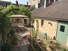 SAINT ARNOULT EN YVELINES. Maison ancienne de 101 m² avec du potentiel. 3 Chambres, garage avec un terrain à bâtir 