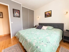 LIMOURS MAISON DANS UNE RESIDENCE TRANQUILLE 140 M² AVEC DEPENDANCE ET TERRAIN PLAT ET CLOS.PROCHE COMMODITES.