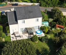 A 55 KM de PARIS. CORBREUSE 91410. Belle maison familiale de 163,04 M² loi carrez ( 189 M² habitable) avec 5/7 Chambres, garage et un beau jardin au calme..