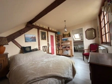 Vallée de Chevreuse. SAINT CYR SOUS DOURDAN (91)- 45 KM de PARIS. Maison familliale de 150 M² habitables (120 m² loi carrez) avec véranda 20 M² et beau jardin de 1000 M² -