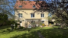 DOURDAN. Maison familiale 155 M² avec  4 chambres, sous sol surélevé, terrain plat et clos sans vis-à-vis, 10 mn à pied de la gare.
