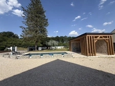 Maison rénovée DPE A. 5 chambres, sous sol total, piscine à SAINT MAURICE MONTCOURONNE (91) à 50 mn de PARIS.