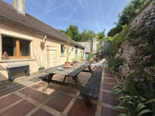 SAINT ARNOULT EN YVELINES. Maison ancienne de 101 m² avec du potentiel. 3 Chambres, garage avec un terrain à bâtir 