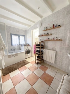 CHAMARANDE – Maison atypique 109 M² avec jardin de 860 m² et chalet aménagé