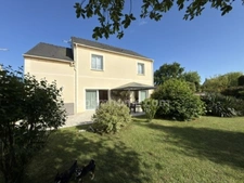 A 55 KM de PARIS. CORBREUSE 91410. Belle maison familiale de 163,04 M² loi carrez ( 189 M² habitable) avec 5/7 Chambres, garage et un beau jardin au calme..