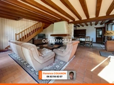 Haute Vallée de Chevreuse. Longvilliers. Charmante maison ancienne de 200 m² de 5/6 chambres avec une grange et un beau jardin de 3484 m² clos. 