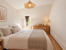 Maison ancienne de 47m² en duplex et mitoyenne des 2 cotés avec une dépendance, au calme à vendre 3 pièces ANGERVILLIERS (91)