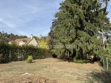 LONGVILLIERS (78)- Beau terrain à batir de 500 m² clos, arboré et plat avec une bonne expo, non viabilisé. A10 à 2KM.