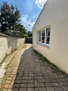 ✨ Rare à la vente – Petite maison indépendante de 27M² avec jardin, véritable cocon de charme à SAINT CYR SOUS DOURDAN.