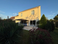 A 55 KM de PARIS. CORBREUSE 91410. Belle maison familiale de 163,04 M² loi carrez ( 189 M² habitable) avec 5/7 Chambres, garage et un beau jardin au calme..