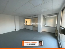 Local/bureau à vendre RAMBOUILLET (78). POSSIBILITE DE FAIRE UN APPARTEMENT A LA PLACE.