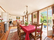 LIMOURS MAISON DANS UNE RESIDENCE TRANQUILLE 140 M² AVEC DEPENDANCE ET TERRAIN PLAT ET CLOS.PROCHE COMMODITES.