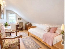 LIMOURS MAISON DANS UNE RESIDENCE TRANQUILLE 140 M² AVEC DEPENDANCE ET TERRAIN PLAT ET CLOS.PROCHE COMMODITES.