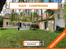 Saint Cyr sous Dourdan belle maison d'Architecte de 227 M² avec 6 / 7 chambres ou 2 maisons relie entre elle. Beau terrain de 1184 m² clos et arboré. Au calme.