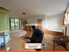 Maison atypique idéale pour recevoir à Sainte Mesme (78) – 230 m², 5 chambres, garage pour 3 voitures.