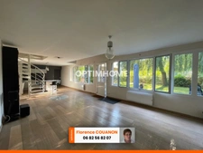 Saint Cyr sous Dourdan belle maison d'Architecte de 227 M² avec 6 / 7 chambres ou 2 maisons relie entre elle. Beau terrain de 1184 m² clos et arboré. Au calme.