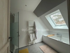 DOURDAN. Maison familiale 155 M² avec  4 chambres, sous sol surélevé, terrain plat et clos sans vis-à-vis, 10 mn à pied de la gare.