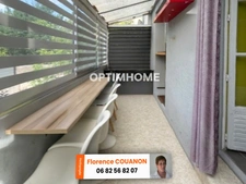 DOURDAN, maison de ville ancienne de 80 m² avec en plus un rez de jardin située au calme et proche centre ville. Joli jardin de 700 m².