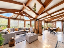 CHAMARANDE – Maison atypique 109 M² avec jardin de 860 m² et chalet aménagé
