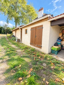 Maison ancienne de 47m² en duplex et mitoyenne des 2 cotés avec une dépendance, au calme à vendre 3 pièces ANGERVILLIERS (91)