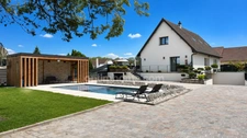 Maison rénovée DPE A. 5 chambres, sous sol total, piscine à SAINT MAURICE MONTCOURONNE (91) à 50 mn de PARIS.