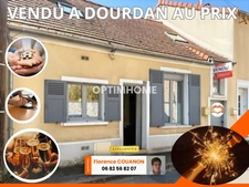 DOURDAN, maison de ville ancienne de 80 m² avec en plus un rez de jardin située au calme et proche centre ville. Joli jardin de 700 m².