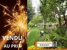 DOURDAN, maison de ville ancienne de 80 m² avec en plus un rez de jardin située au calme et proche centre ville. Joli jardin de 700 m².