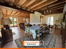 Haute Vallée de Chevreuse. Longvilliers. Charmante maison ancienne de 200 m² de 5/6 chambres avec une grange et un beau jardin de 3484 m² clos. 