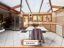 SAINT ARNOULT EN YVELINES. Maison ancienne de 101 m² avec du potentiel. 3 Chambres, garage avec un terrain à bâtir 