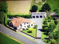 Grande propriété + 9 pièces comprenant 2 logements – 264 m² – Terrain arboré – Sans vis-à-vis Situation  Labessière-Candeil – À 25 min d’Albi / 45 min de Toulouse