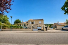 VILLARIÈS – VILLA FAMILIALE 179 M² AVEC PISCINE – 6 CHAMBRES – TERRAIN 1 500 M² – UN VÉRITABLE HAVRE DE PAIX