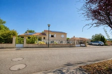 VILLARIÈS – VILLA FAMILIALE 179 M² AVEC PISCINE – 6 CHAMBRES – TERRAIN 1 500 M² – UN VÉRITABLE HAVRE DE PAIX