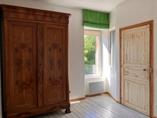 SAINT LAURENT SUR SEVRE, MAISON DE VILLE BORDS DE SEVRE, 2 CHAMBRES, JARDIN, 146000€ FAI