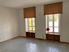 SAINT LAURENT SUR SEVRE, MAISON DE VILLE BORDS DE SEVRE, 2 CHAMBRES, JARDIN, 146000€ FAI