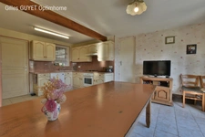 15MN de BERNAY, MAISON ATYPIQUE, T6, 122M²  180000€ 1,68Hectares de terrain avec dépendances et étang. (27)