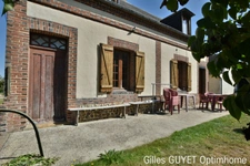 20MN de BERNAY, MAISON de caractère, T4  75M²  115400€  7500M² de terrain avec dépendances.