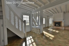MAISON DE CARACTÈRE,T7,163M², 335000€ Dépendance. Terrain de 8000M² 