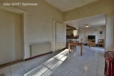 15MN de BERNAY, MAISON ATYPIQUE, T6, 122M²  180000€ 1,68Hectares de terrain avec dépendances et étang. (27)