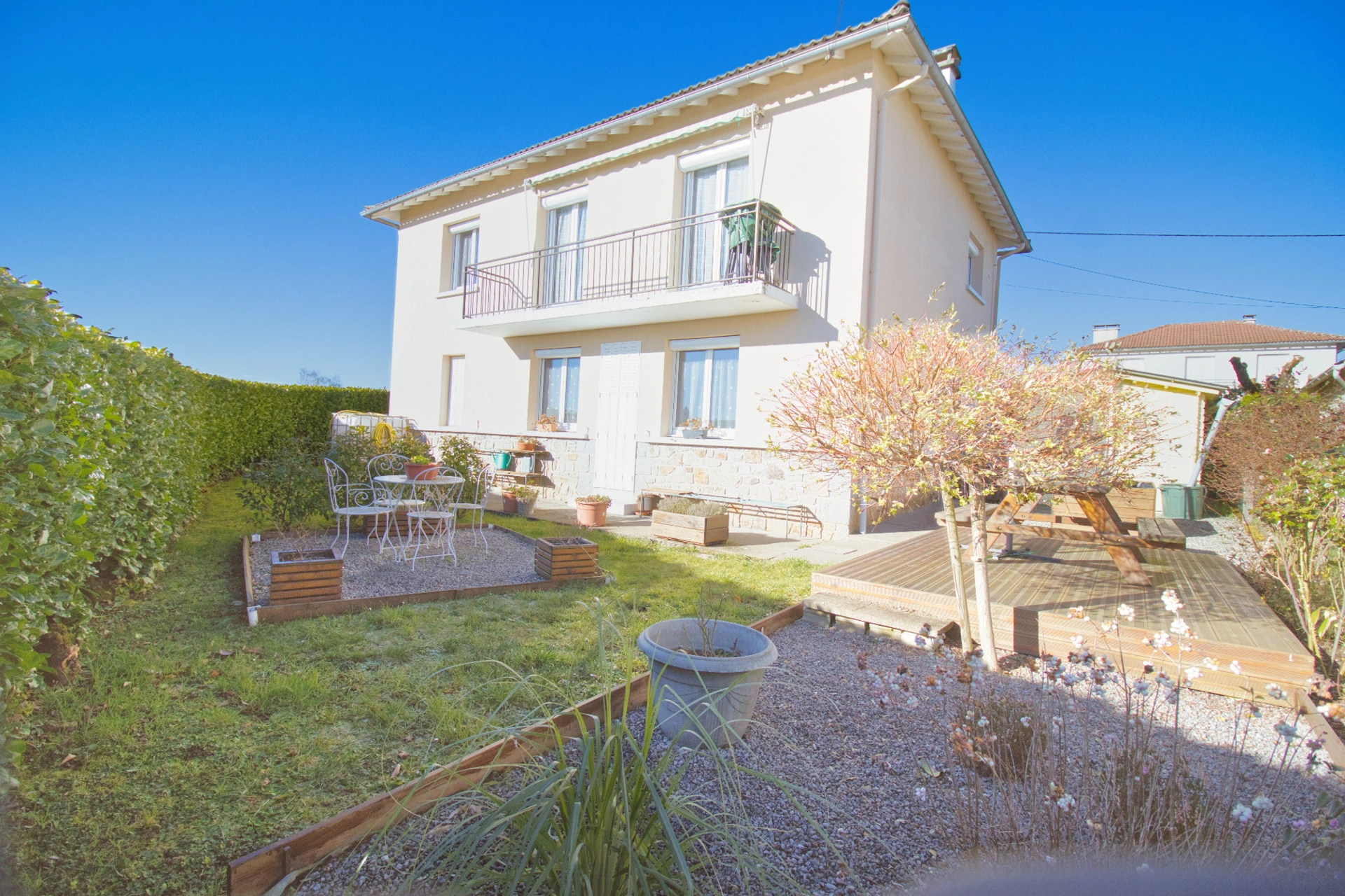 Maison 6 pièces 108 m² · à Pleaux · 108 m² · 100 000 €