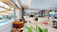 MAISON 5 CHAMBRES + PISCINE COUVERTE + ATELIER PRO + JARDIN