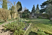 MAISON 5 CHAMBRES + BUREAU + SALLE DE JEUX + JARDIN