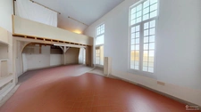 BATIMENT EN PIERRE AVEC BUREAUX ET LOCAUX COMMERCIAUX