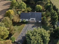 MAISON PLAIN-PIED 3 CHAMBRES + BUREAU + MEZZANINE+ GARAGE + BEAU TERRAIN