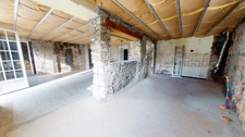 Maison en pierre à finir de rénover en campagne
